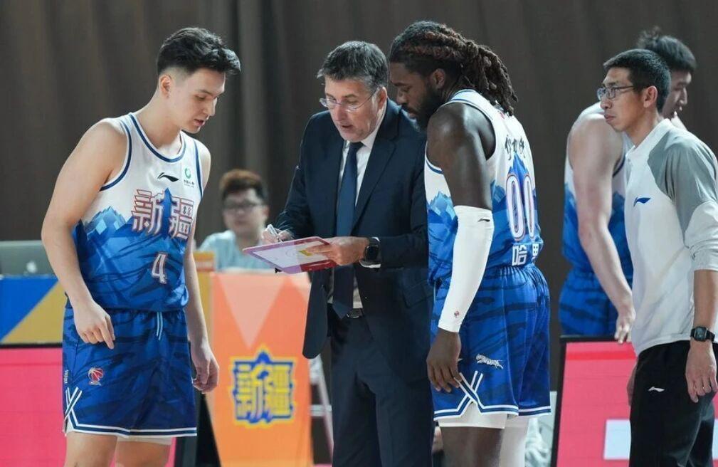 赏金女王模拟器-新疆男篮官宣！后场大将韧带撕裂赛季报销，场均17+7新外援加盟！